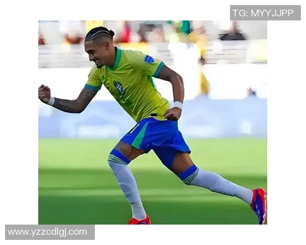 巴西足球明星在街头展现技艺与热情引发球迷热烈围观